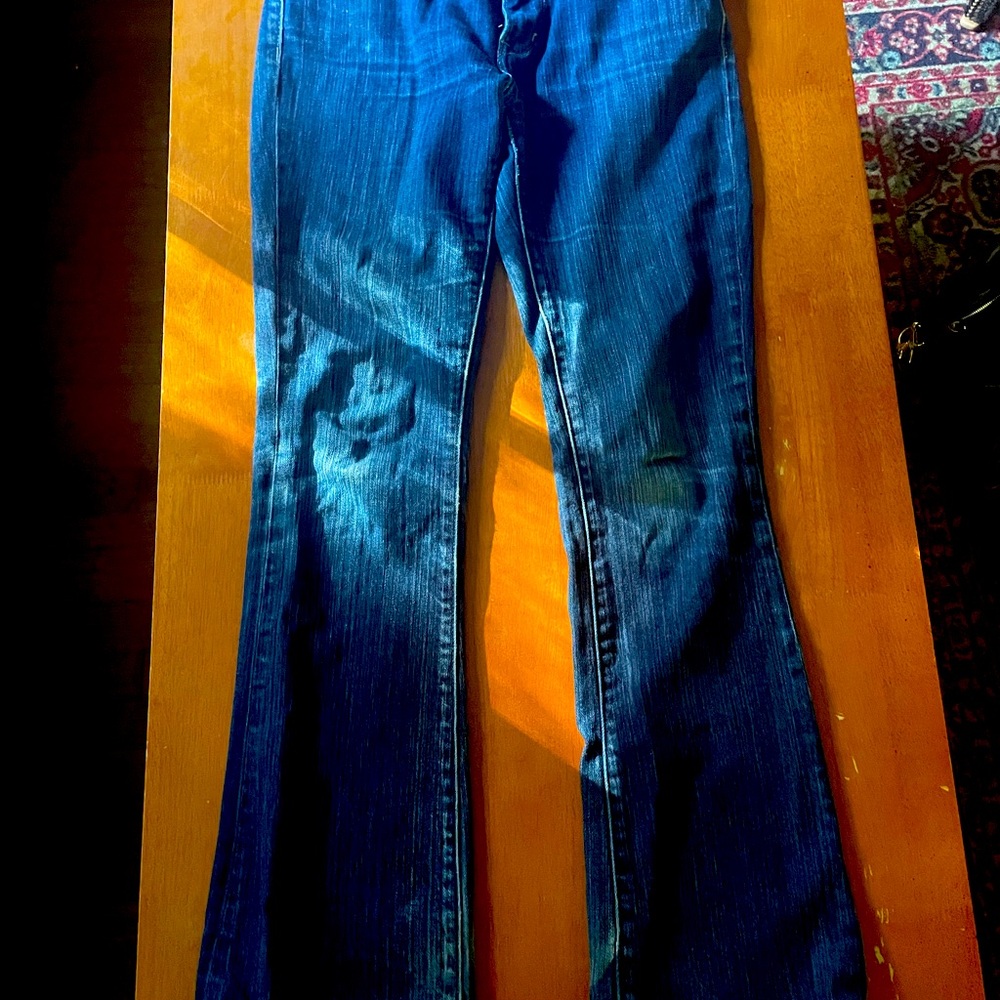Levi’s low rise flares size 6/28